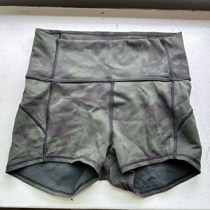 LULULEMON Camo Booty Spandex
